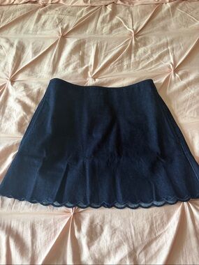 J Crew Scallop Edge mini skirt in Denim size 00